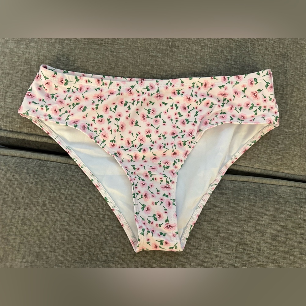 NWT women’s swim bottoms lot of 3